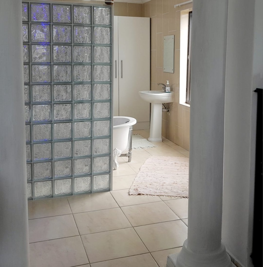 4 Bedroom Property for Sale in Wavecrest Eastern Cape